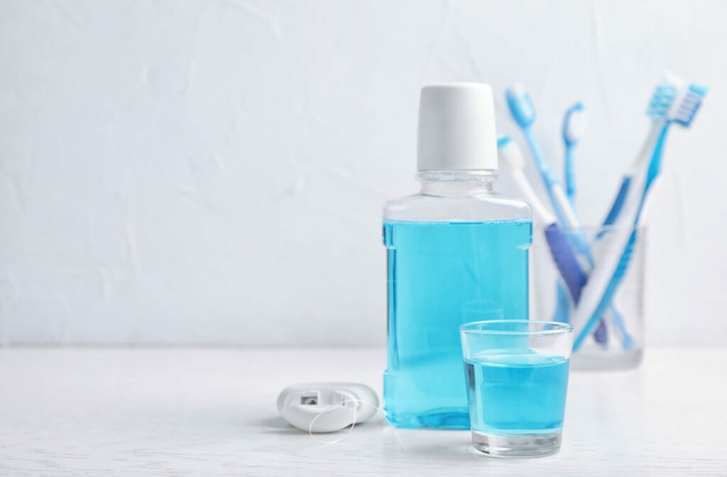A set of oral care products, a toothbrush, dental floss, and mouthwash. Proper oral care can prevent Gingivitis.